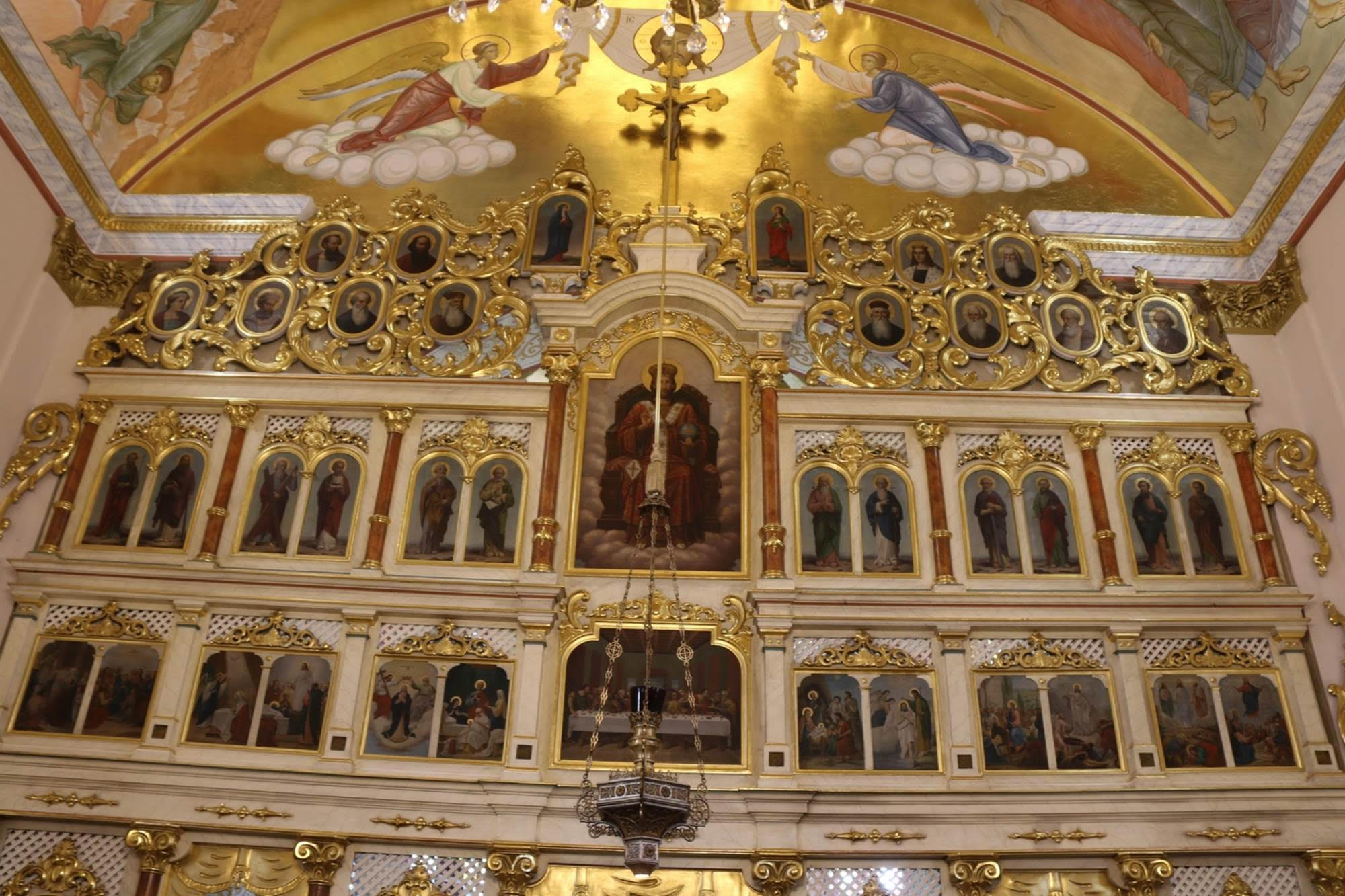 Újra teljes pompájában fogadja a híveket és a látogatókat a kisvárdai görögkatolikus Szent György templom.